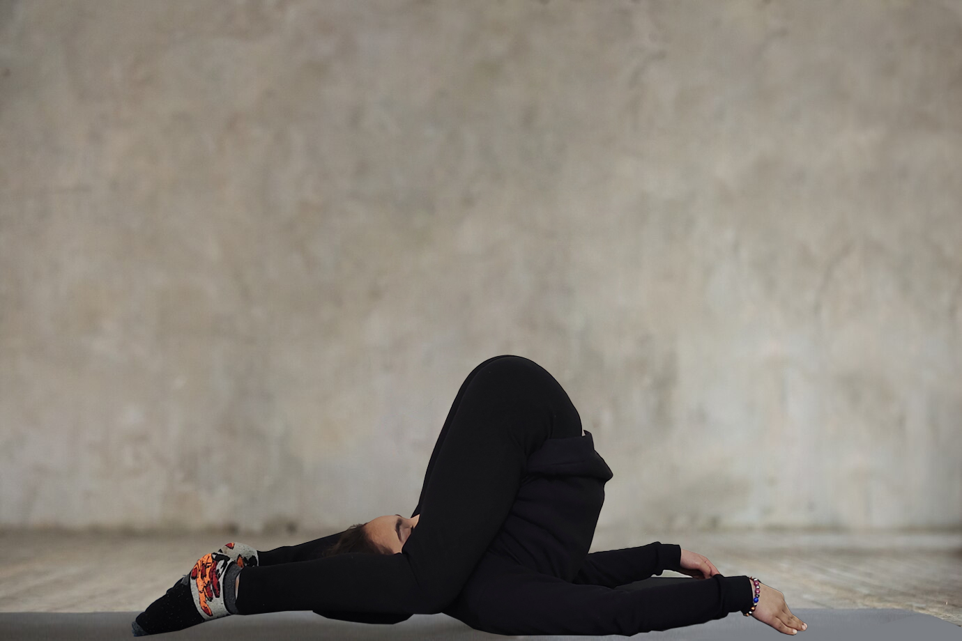 Karnapidasana